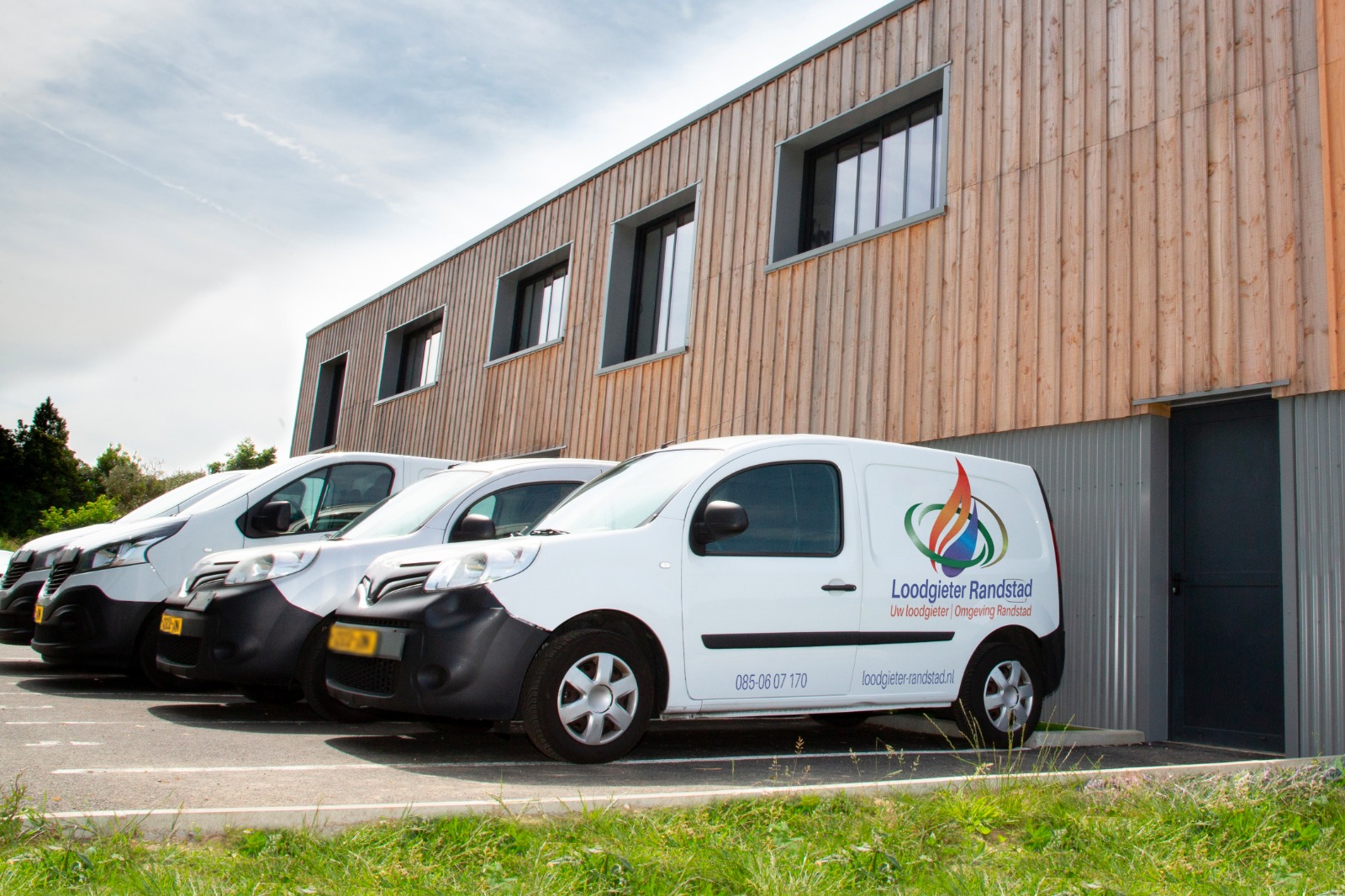 Eigen wagenpark van Loodgieter Naaldwijk — gereed voor inzet in Westland