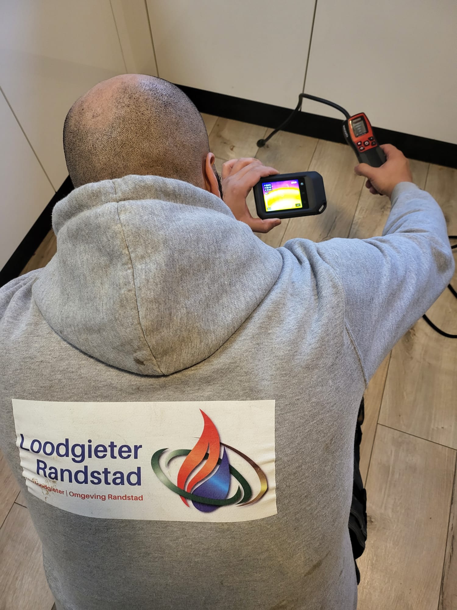Loodgieter van Loodgieter Naaldwijk gebruikt warmtecamera om verborgen lekkage op te sporen